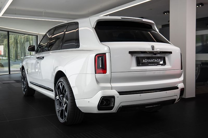 Rolls-Royce Cullinan Black Badge/Bespoke/Starling r - fotka 4 z 38