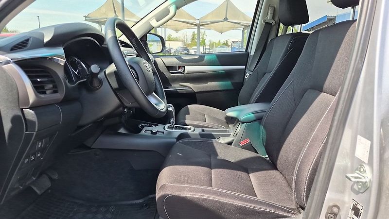 Toyota Hilux Executive 2,8D 150Kw - fotka 10 z 25