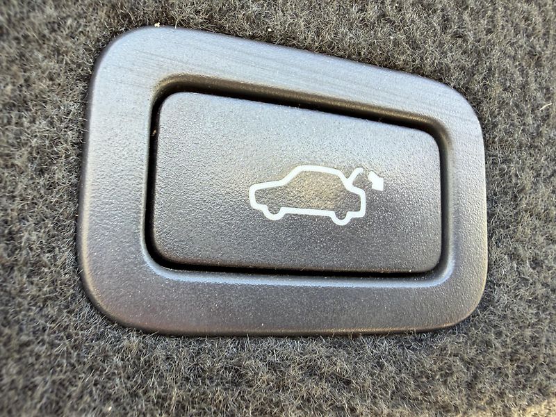 Volvo V70 2.4 D5 KŮŽE NAVIGACE SERVISKA - fotka 27 z 44