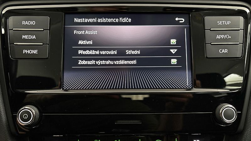 Škoda Octavia 1.6 TDI Ambition Combi - fotka 24 z 24