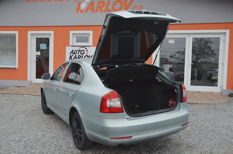 Škoda Octavia (2009) 1.6 MPi 75kW Ambition / ČR - fotka 12 z 31