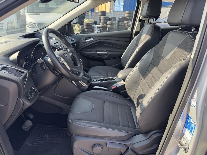 Ford Kuga (2014) 1.6 134 kw, 4x4, Bohatá výbava - fotka 17 z 31