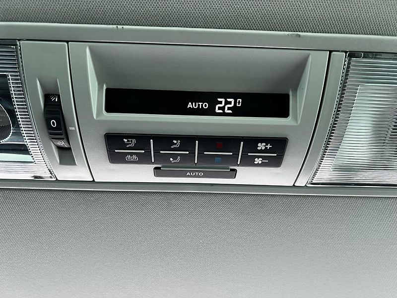 Volkswagen Multivan 2.0TDI 150kW DSG 4x4 Long TZ - fotka 20 z 23
