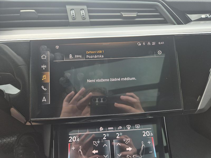 Audi e-tron SPORTBACK S 370kw SOH 96% - fotka 33 z 48