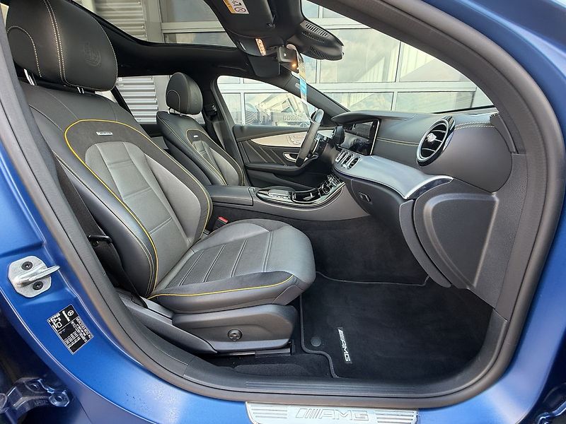 Mercedes-Benz Třídy E 63 S AMG - fotka 10 z 47