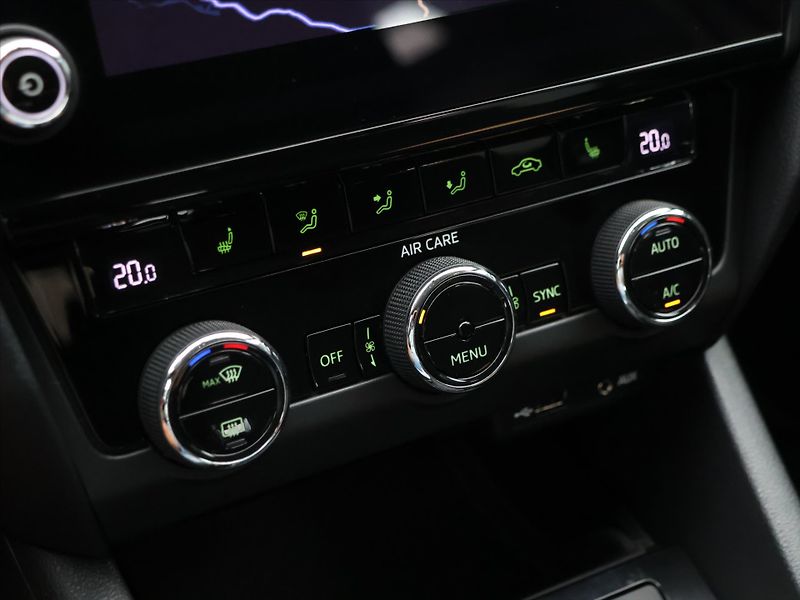 Škoda Octavia 1,6 TDi 85 kW Style Tažné Klim - fotka 21 z 30