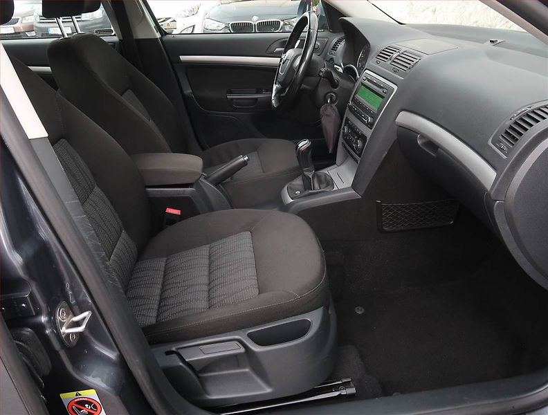 Škoda Octavia (2011) Elegance 1.6 TDI, Tempomat - fotka 9 z 18
