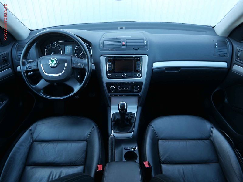 Škoda Octavia (2011) 1.6TDi, Elegance - fotka 8 z 23