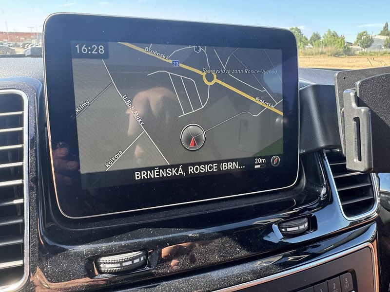 Mercedes-Benz GLE 350 4-MATIC - fotka 16 z 20