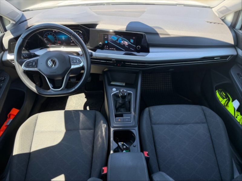 Volkswagen Golf 1,0 TSI Life - fotka 7 z 10