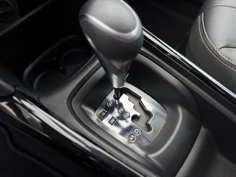 Peugeot 2008 ALLURE 1.2PT 110 EAT6 - fotka 21 z 27