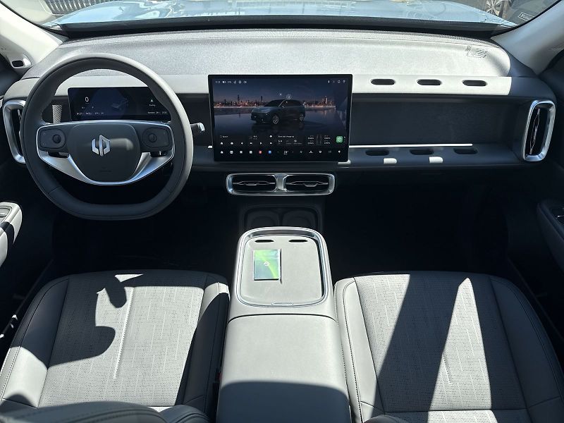 Leapmotor B10 (2026) DESIGN HYBRID EV - fotka 5 z 32