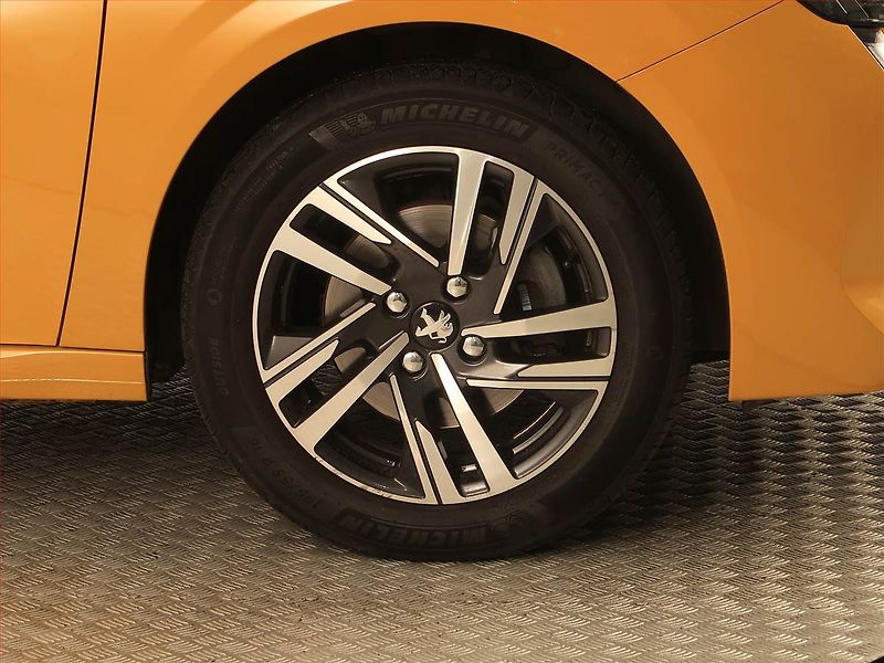 Peugeot 208 (2020) Allure 1.2 PureTech, Automat - fotka 15 z 18