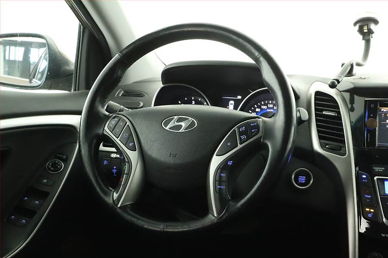 Hyundai i30 (2014) 1.6 CRDi, Navi, Tempomat - fotka 8 z 14