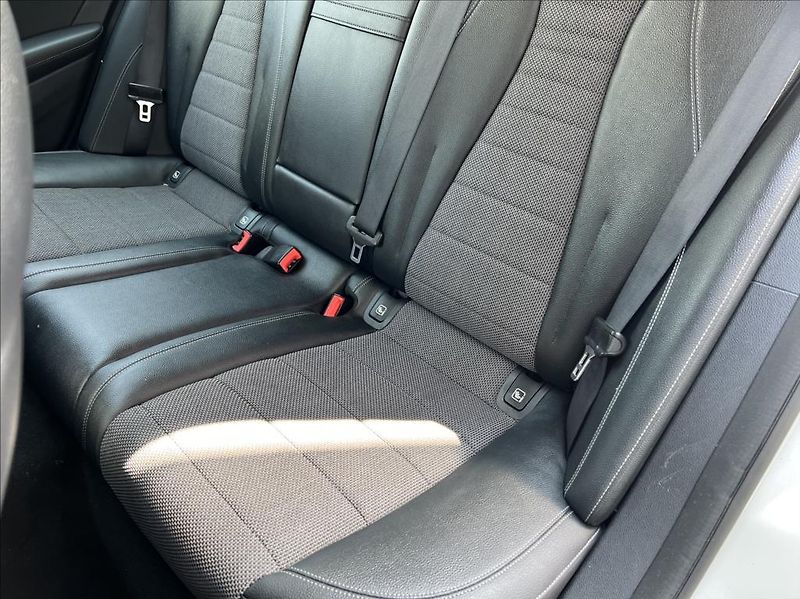 Mercedes-Benz Třídy E 2,0 E 220 d / 9G-TRONIC - fotka 12 z 35