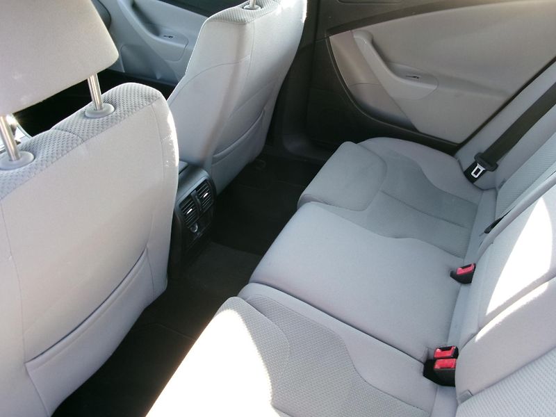 Volkswagen Passat (2007) 2,0TDI 103kW AC TEMP HF - fotka 12 z 25