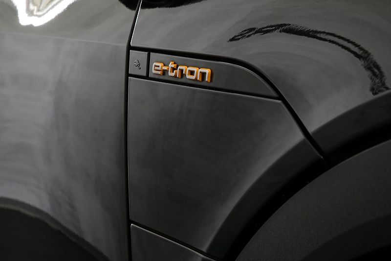 Audi e-tron 55 300kW Tažné HUD NightVision - fotka 10 z 50