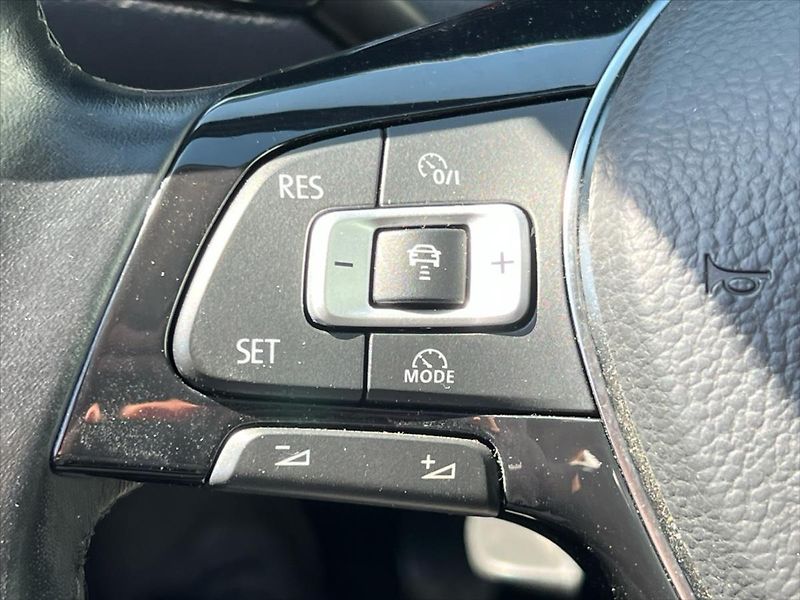 Volkswagen Golf 1,0 TSi 81kW COMFORTLINE  7 FL - fotka 19 z 22