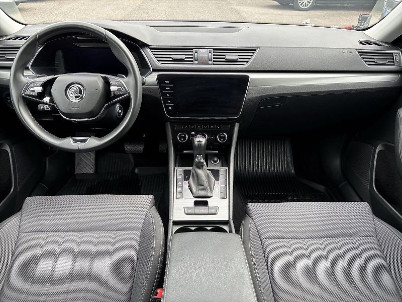 Škoda Superb (2021) Combi 1.4 TSI iV DSG Style - fotka 5 z 31
