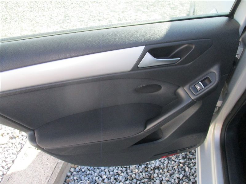 Volkswagen Golf 1,4 TSI, Highline, aut. klima, - fotka 11 z 24