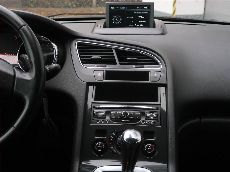 Peugeot 5008 (2014) 1.6 HDi, Automat, po STK - fotka 12 z 18