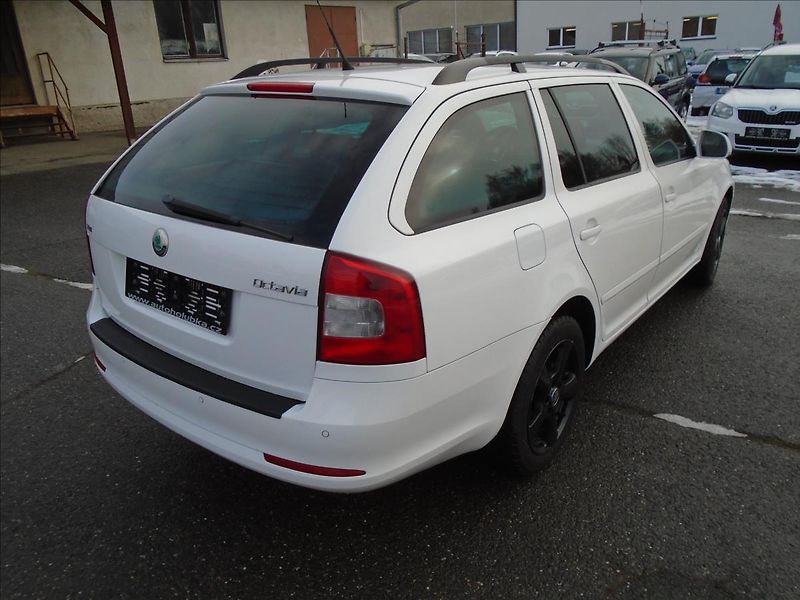 Škoda Octavia 1,6 - fotka 4 z 25