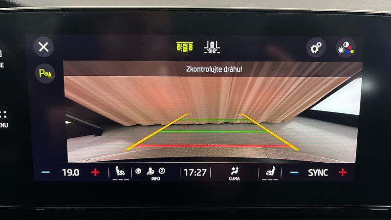 Škoda Octavia 2.0 TDI DSG 4x4 Style Combi - fotka 12 z 25