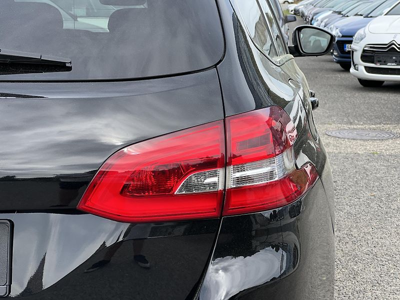 Peugeot 308 1.6HDi NAVI KLIMA TAŽNÉ ALU - fotka 43 z 45