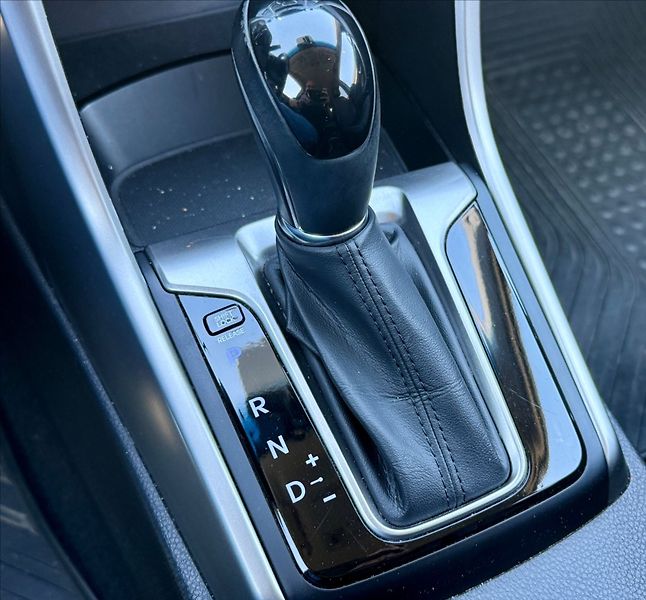Hyundai i30 1,6 CRDI AUTOMAT PREMIUM - fotka 11 z 12