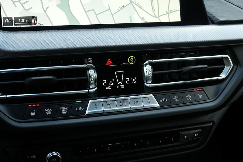 BMW Řada 1 M135i xDrive, Harman, Komfort - fotka 17 z 32
