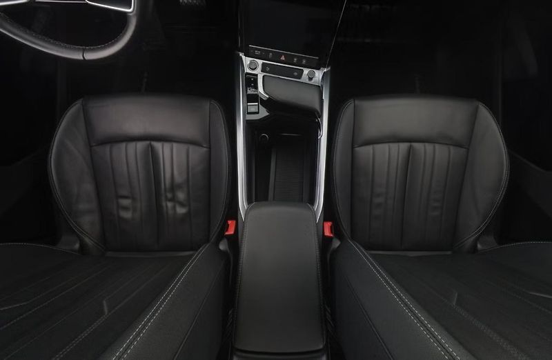 Audi Q8 e-tron 55 Q Kamera Tažné LED Vzduch - fotka 15 z 27