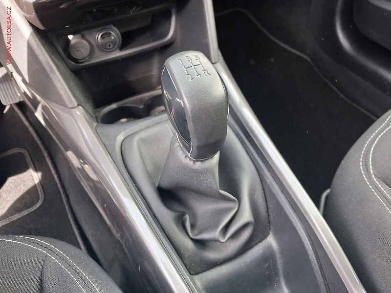 Peugeot 2008 (2018) 1.2 PT, 1.maj,ČR, Active - fotka 14 z 15