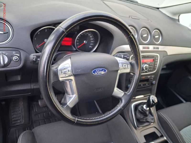 Ford S-MAX (2012) 2.0 TDCi, AC, park.čidla - fotka 12 z 15