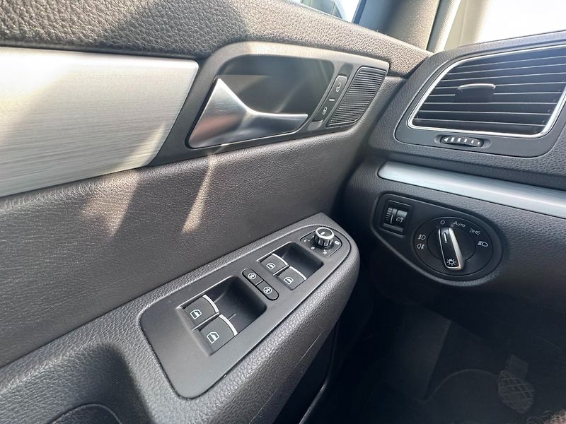 Volkswagen Sharan (2014) 2,0 TDI 130 KW ROZVODY 2. MAJ - fotka 21 z 45