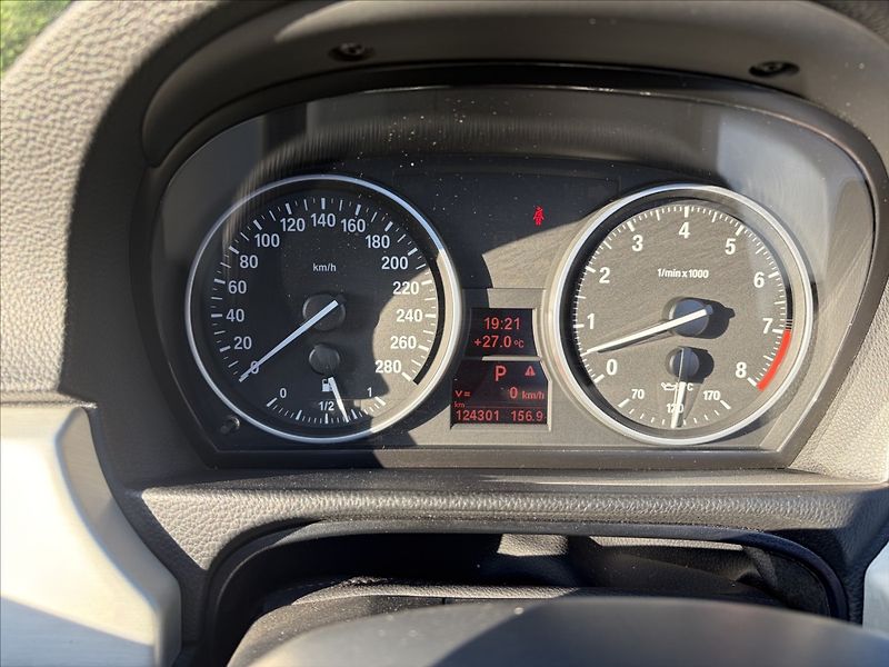 BMW Řada 3 3,0 335i M-paket, nehavarováno - fotka 6 z 9