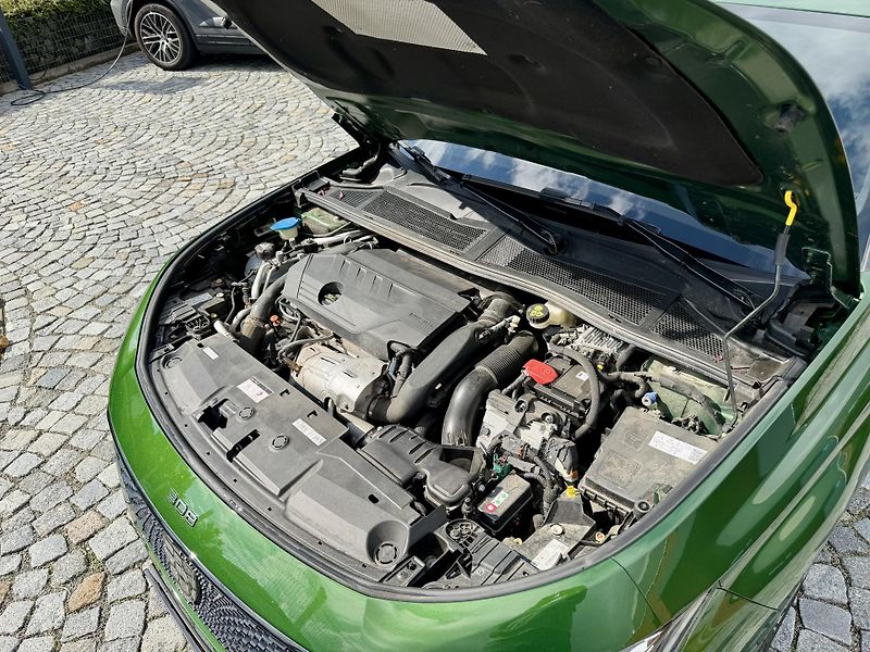 Peugeot 308 (2022) e-GT HYBRID 225 - fotka 13 z 28