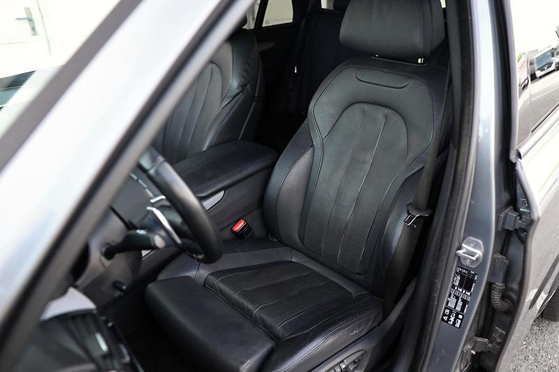 BMW X5 xDrive30d - fotka 11 z 15