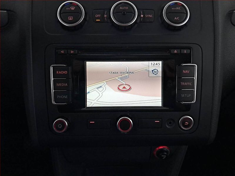 Volkswagen Touran (2012) 1.4 TSI, Automat, Navi - fotka 13 z 17