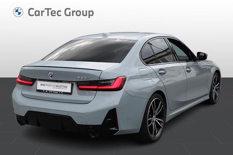 BMW Řada 3 330i Sedan - fotka 5 z 14