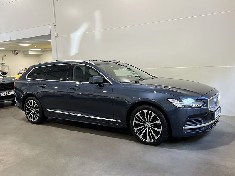 Volvo V90 Recharge T6 Core Kamera BLIS - fotka 3 z 23