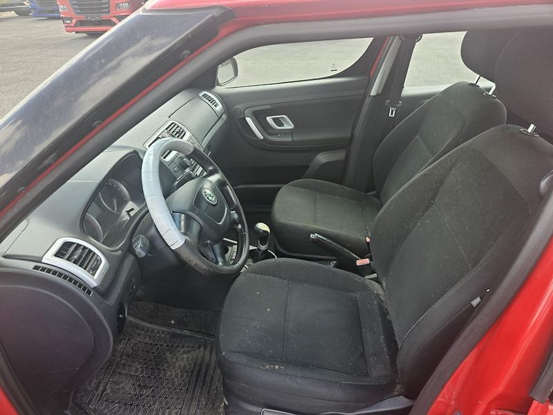 Škoda Roomster 1,4 16V benzin tažné - fotka 5 z 10