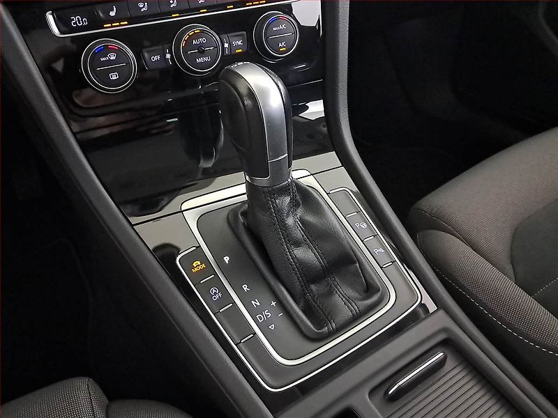 Volkswagen Golf (2018) Highline 1.5 TSI, Automat - fotka 13 z 20