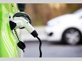 Nákupní horečka se nezastavila ani před elektromobily.
