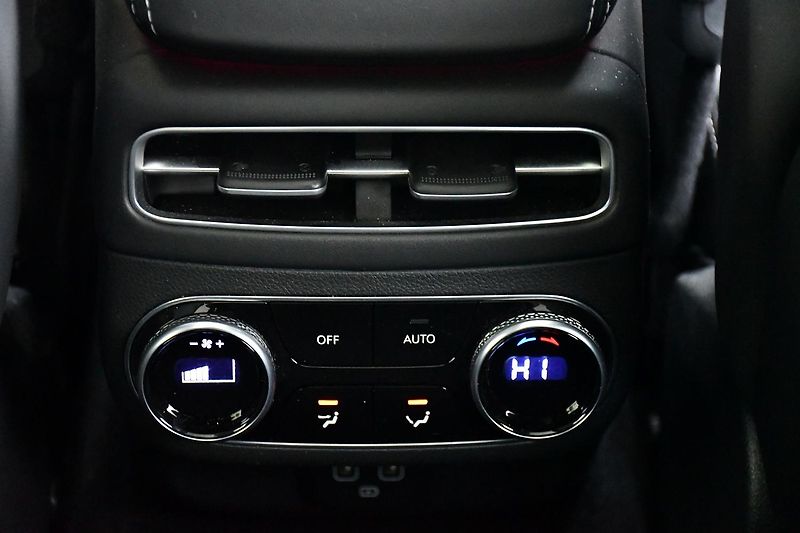 Genesis GV70 2.5T AWD AT8 LUXURY LINE - fotka 22 z 46