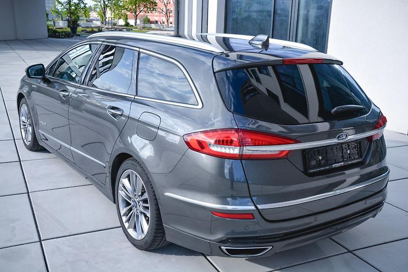 Ford Mondeo (2020) 2.0 187ps Hybrid ecvT VIGNALE - fotka 10 z 19