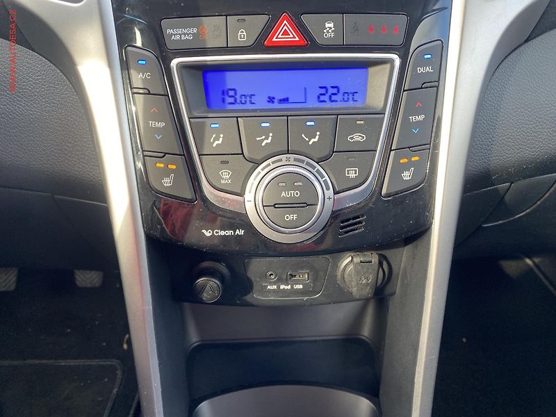 Hyundai i30 (2012) 1.6GDi, 2.maj,ČR, Trikolor - fotka 15 z 18