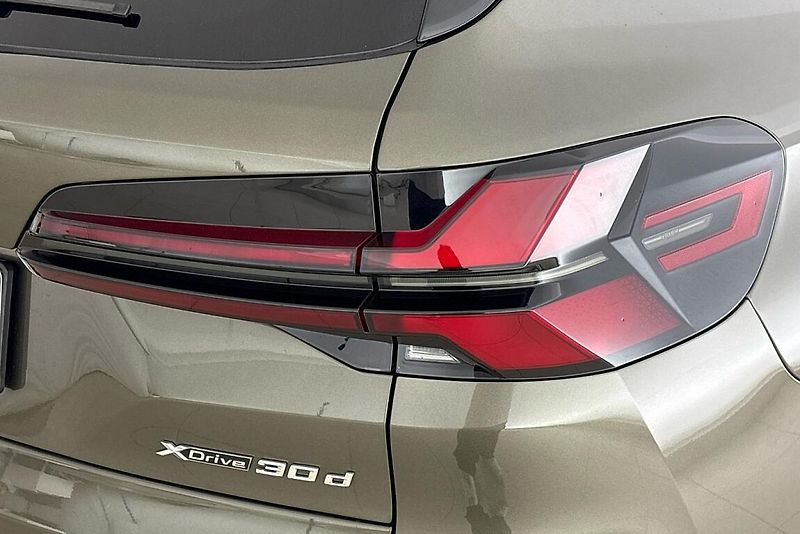 BMW X5 xDrive30d - fotka 5 z 26