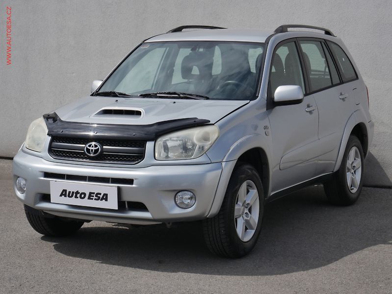 Toyota RAV4 (2005) 2.0 D-4D 4x4, AC, TZ - fotka 3 z 15