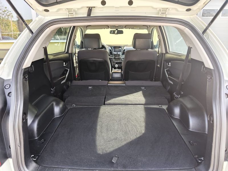 SsangYong Korando 2.0i Výhřev/1.Maj/NAVI - fotka 16 z 26