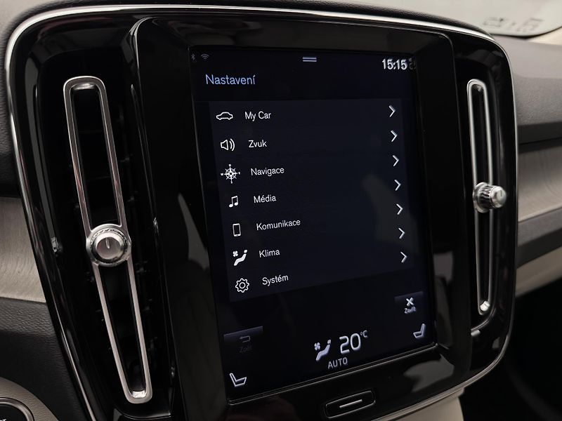 Volvo XC40 T5 AWD INSCRTIPTION REZERVACE - fotka 32 z 42